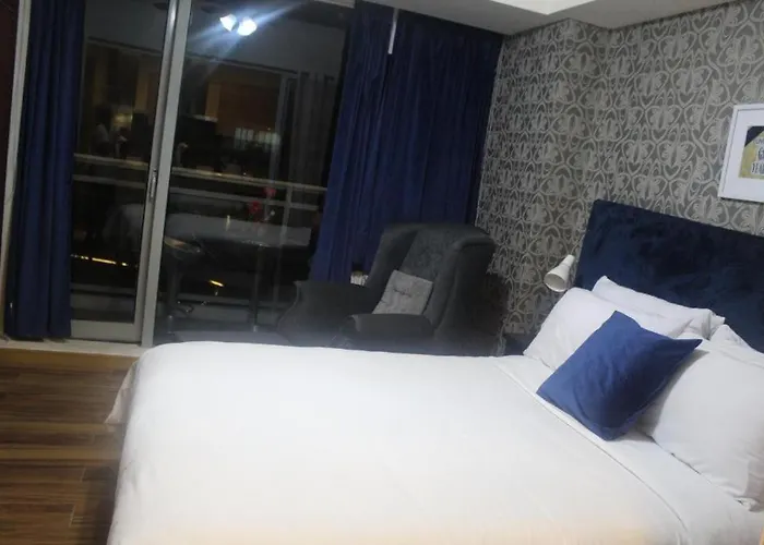 Azure C6 Balcony Wifi Near Mall Airport Multipl Units Apartment Manila