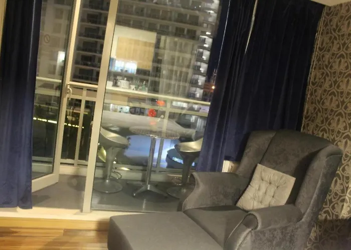 Apartment Azure C6 Balcony Wifi Near Mall Airport Multipl Units *